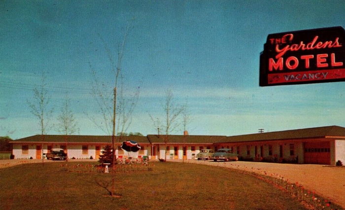 The Gardens Motel (Garden Motel) - Old Postcard View (newer photo)